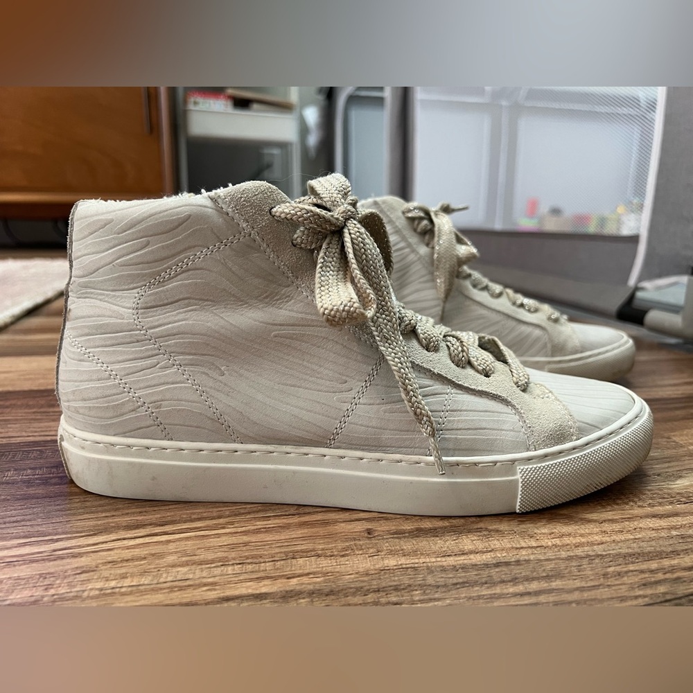 P448 women’s sneakers.